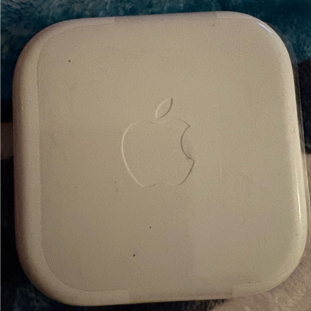 Apple new Wired Earbuds with Inline Volume Remote iPhone 14 or less series - Picture 2 of 5